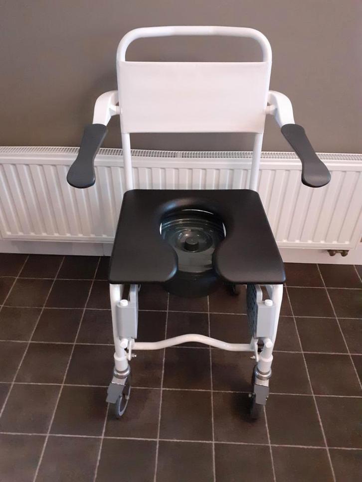Douche en Toiletstoel verrijdbaar professionele kwaliteit, Diversen, Rollators, Zo goed als nieuw, Ophalen