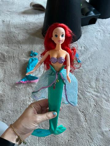 Ariel Barbiepop met Accessoires beschikbaar voor biedingen