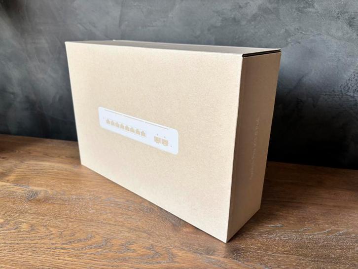 NIEUWSTAAT - Ubiquiti Unifi Pro XG 8 PoE Switch, Computers en Software, Netwerk switches, Zo goed als nieuw, Ophalen of Verzenden