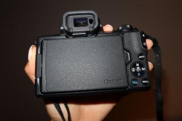 Canon EOS M50 + 15-45mm lens + tas (Nieuw, Ongebruikt!) beschikbaar voor biedingen