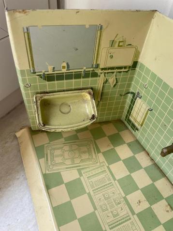 Zeldzaam vintage metalen speelgoedbadkamer, jaren ’50/’60 beschikbaar voor biedingen