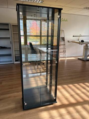 Glazen Vitrinekast - Zwart Frame beschikbaar voor biedingen