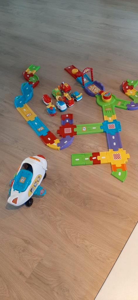Vtech toet toet autobaan met lanceerbaan, auto's, vliegtuig, Kinderen en Baby's, Speelgoed | Vtech, Zo goed als nieuw, 2 tot 4 jaar