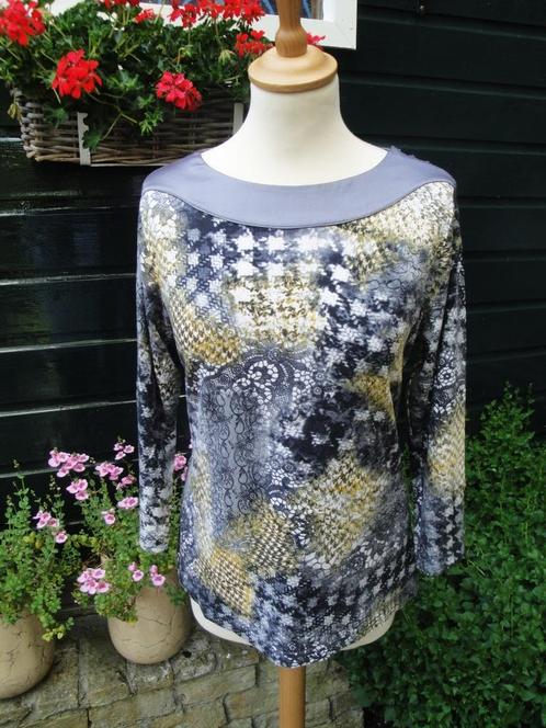 IN NIEUWSTAAT Topje maat M, Kleding | Dames, Tops, Zo goed als nieuw, Maat 38/40 (M), Grijs, Lange mouw, Ophalen of Verzenden