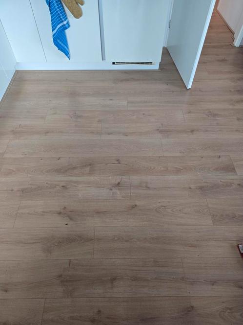 85m2 laminaat plus 2 nog dichte pakken. Merk Eurohome, Doe-het-zelf en Verbouw, Vloerdelen en Plavuizen, Zo goed als nieuw, Laminaat