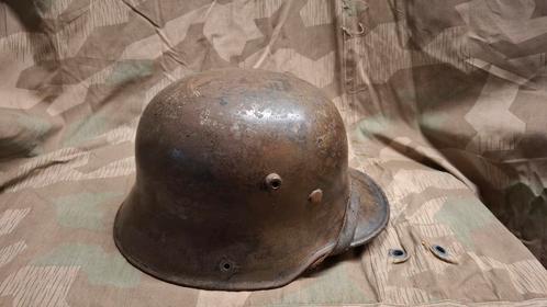 WO2 doorgebruikte WO1 M16 helm met camo, Verzamelen, Militaria | Tweede Wereldoorlog, Landmacht, Helm of Baret, Duitsland, Ophalen of Verzenden