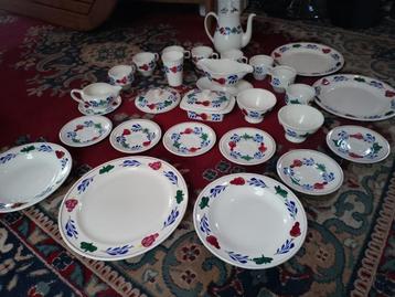 Zeer nette en onbeschadigd 28 delig mooi Boerenbont set. beschikbaar voor biedingen