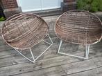 Twee schommelstoeltjes voor in de tuin., Ophalen, Gebruikt