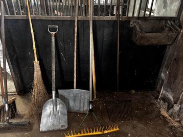 Schoonmaak paardenstal en tuingereedschap zware kwaliteit beschikbaar voor biedingen