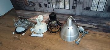 Hanglampen beschikbaar voor biedingen