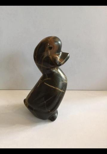 Mooi marmeren eendje. Ong 10,5 centimeter hoog. Bruin marmer beschikbaar voor biedingen