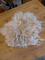 Handgemaakte wollen vachtje, Minder dan 50 cm, Ophalen of Verzenden, Zo goed als nieuw, Overige vormen