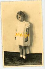 E 2 Meisje op fotokaart, Verzamelen, Foto's en Prenten, Foto, Zo goed als nieuw, Voor 1940, Kind