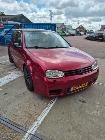 Volkswagen Golf 1.8 20V 110KW 2000 Rood beschikbaar voor biedingen