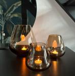 Vazen windlichten set hotel chic rookglas taupe Tasman vaas, Huis en Inrichting, Woonaccessoires | Kandelaars en Kaarsen, Nieuw