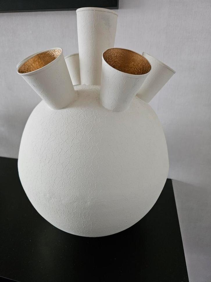 Witte tulpen Vaas met Gouden Accenten 40cm hoog, Huis en Inrichting, Woonaccessoires | Vazen, Zo goed als nieuw, Wit, 50 tot 75 cm