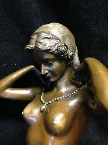 Bronzen naakte dame/kussen Paul Ponsard/stempel zuiver brons
