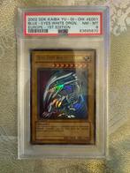 Blue-Eyes White Dragon 1st Ed. PSA 8, Hobby en Vrije tijd, Verzamelkaartspellen | Yu-gi-Oh!, Verzenden, Zo goed als nieuw, Losse kaart