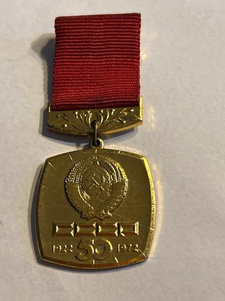 Sovjet jubileummedaille “50 Jaar Sovjet-Unie”, Verzamelen, Militaria | Algemeen, Landmacht, Embleem of Badge, Overige gebieden