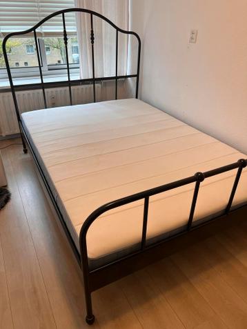IKEA Sagstua 140x200 bed met Luroy lattenbodem incl matras - afbeelding 1