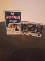 Deno & Brett - De Trouwparty cassettebandje, Cd's en Dvd's, 1 bandje, Ophalen of Verzenden, Zo goed als nieuw, Origineel