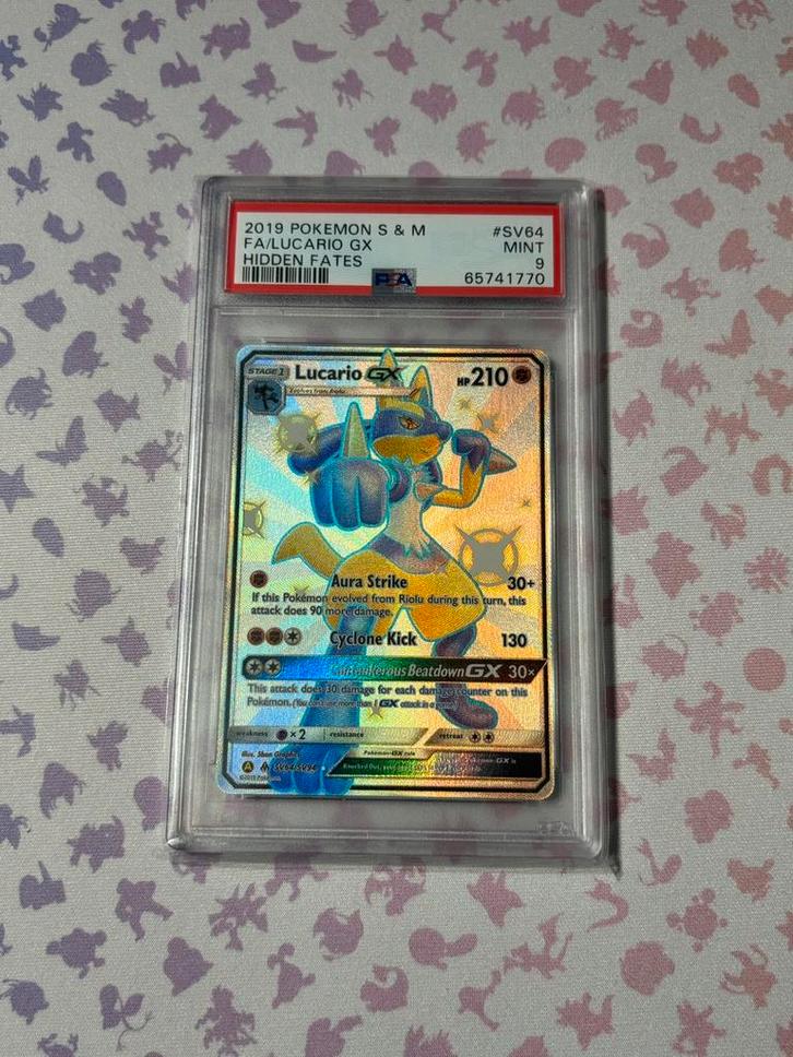 PSA 9 LUCARIO GX SV64 SUN & MOON HIDDEN FATES, Hobby en Vrije tijd, Verzamelkaartspellen | Pokémon, Verzenden