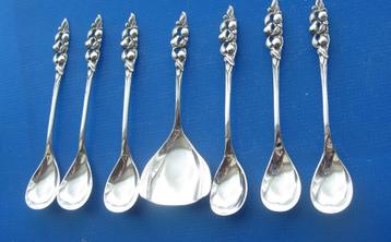 Zilveren en antieke lepelset compleet met suikerlepel beschikbaar voor biedingen