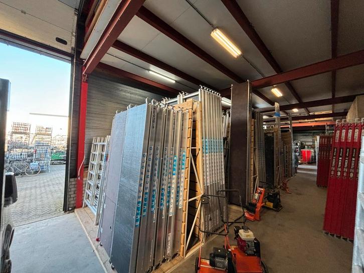 Altrex horizontaal en diagonaal schoren 1.85M, Doe-het-zelf en Verbouw, Steigers, Nieuw, Rolsteiger of Kamersteiger, Minder dan 2 meter