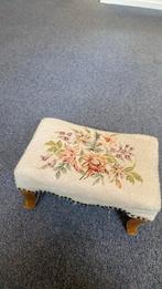 Brocante voetenbankje, Ophalen, Zo goed als nieuw, Rechthoekig, Minder dan 50 cm