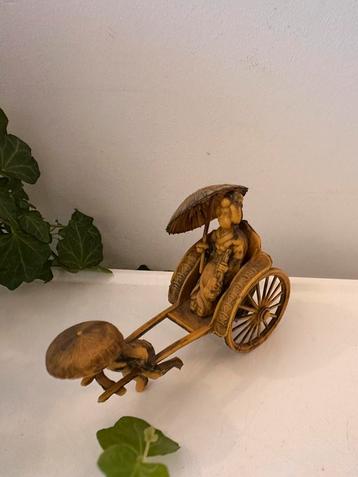 Vintage riksja beeldje beschikbaar voor biedingen