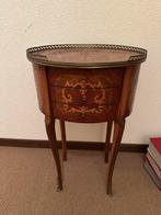 Antieke dressoir in perfecte staat met 3 laden., Antiek en Kunst, Antiek | Meubels | Tafels, Ophalen of Verzenden