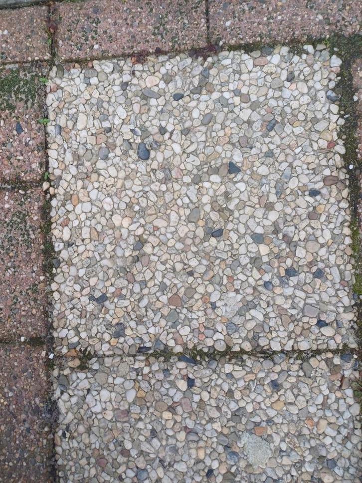 GrATIS  70 Uitgewassen Grindtegels 40x40, Tuin en Terras, Tegels en Klinkers, Gebruikt, Terrastegels, Beton, Ophalen
