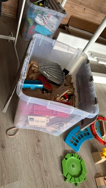 Houten treinset beschikbaar voor biedingen