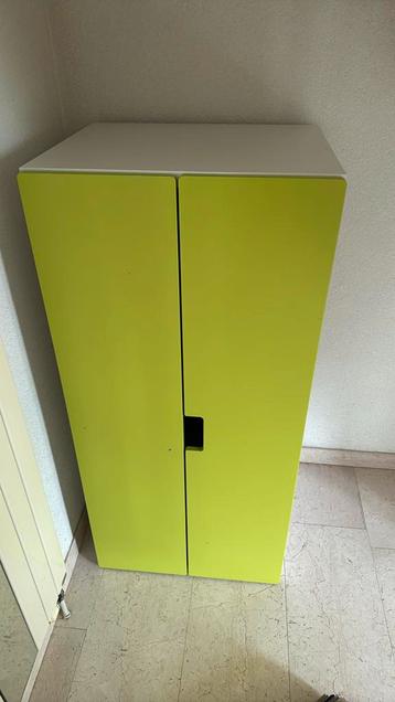 IKEA kast voorzien planken en hanggedeelte beschikbaar voor biedingen