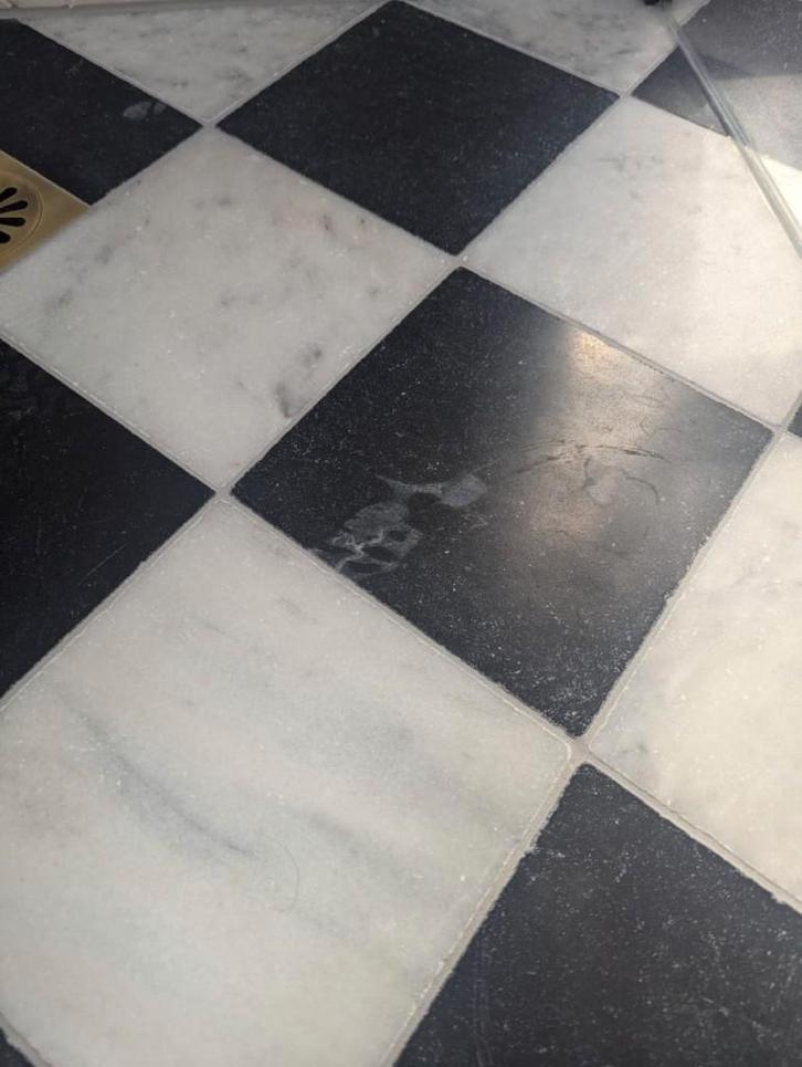 Wit en zwart marmer dambord tegels licht verouderd ., Doe-het-zelf en Verbouw, Tegels, Nieuw, Vloertegels, Marmer, 20 tot 40 cm