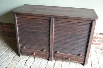 Keurige eiken houten archiefkast, rolluikkast, tv kast beschikbaar voor biedingen
