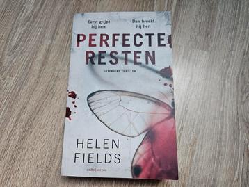 Helen Fields - Perfecte resten beschikbaar voor biedingen