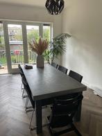 Moderne eettafel van beton met bijpassende stoelen, Huis en Inrichting, Ophalen, Overige materialen, Gebruikt, 100 tot 150 cm