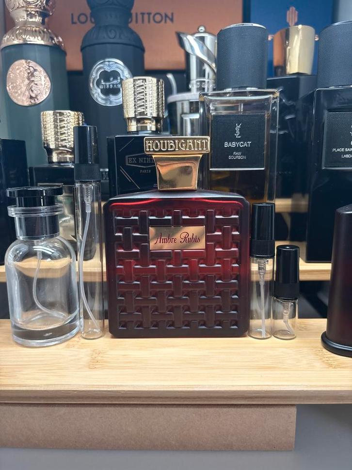 Houbigant - Ambre Rubis 🍒 Sample/Decant, Sieraden, Tassen en Uiterlijk, Uiterlijk | Parfum, Zo goed als nieuw, Ophalen of Verzenden