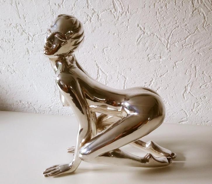 Verzilverde Surawongse sculptuur van naakte vrouw, Antiek en Kunst, Kunst | Beelden en Houtsnijwerken, Ophalen of Verzenden
