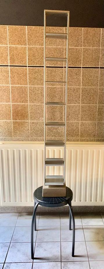 CD-rek beschikbaar voor biedingen