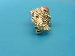Gouden vintage broche met bloedkoraal                    G89, 4 tot 7 cm, Gebruikt, ., Ophalen of Verzenden