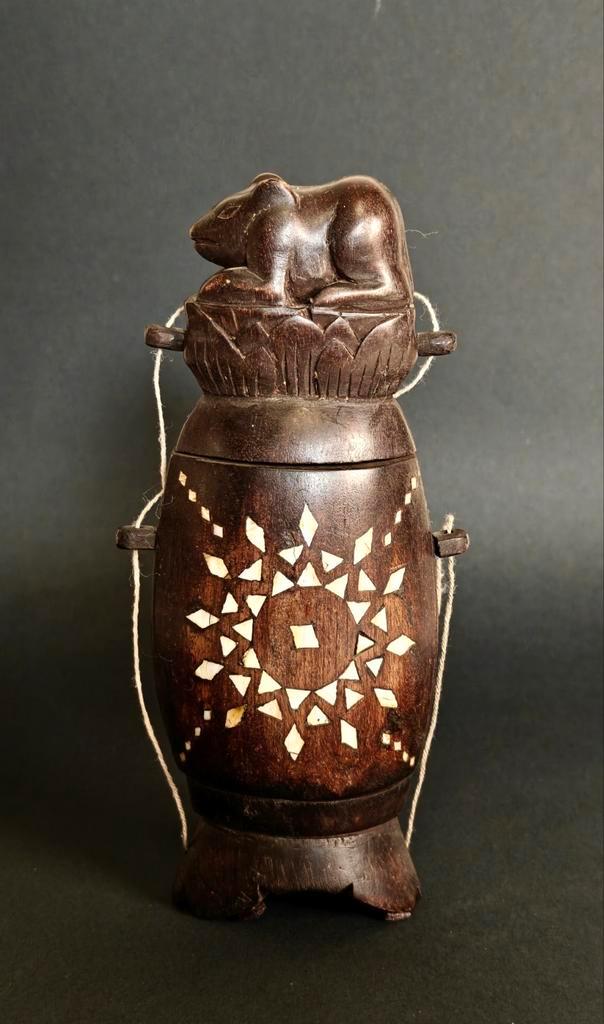 Medicijn doos, medicijn houder, snuifdoos. Sumatra Indonesië, Antiek en Kunst, Kunst | Niet-Westerse kunst, Ophalen of Verzenden