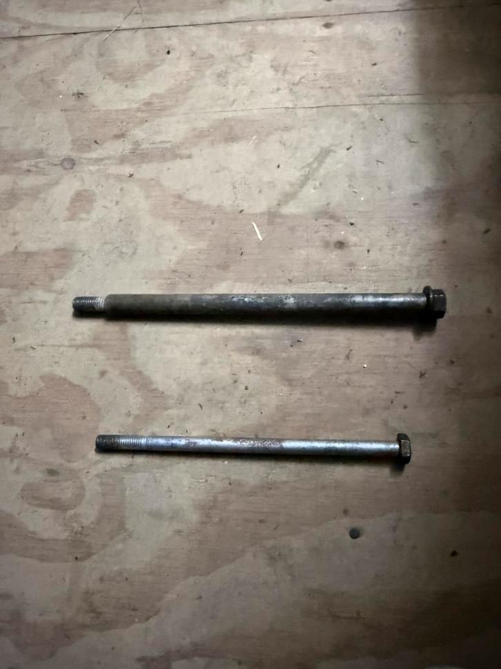 Gilera runner subframe bouten en voorwiel bouten, Doe-het-zelf en Verbouw, IJzerwaren en Bevestigingsmiddelen, Gebruikt, Bouten of Moeren