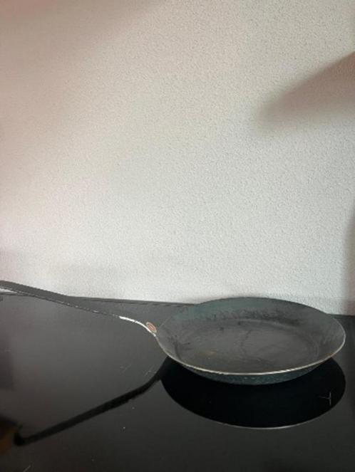 Gietijzeren pan – Ø25 cm, Huis en Inrichting, Keuken | Potten en Pannen, Nieuw, Koekenpan of Braadpan, Gietijzer, Ophalen of Verzenden
