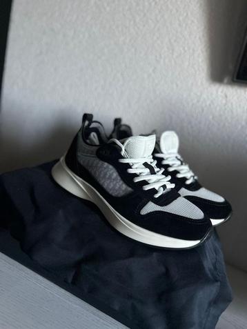 Dior | Schoenen beschikbaar voor biedingen