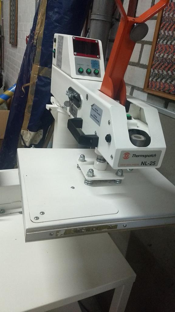 Thermopatch persmachine professionele NL-25, Hobby en Vrije tijd, Borduren en Borduurmachines, Zo goed als nieuw, Borduurmachine