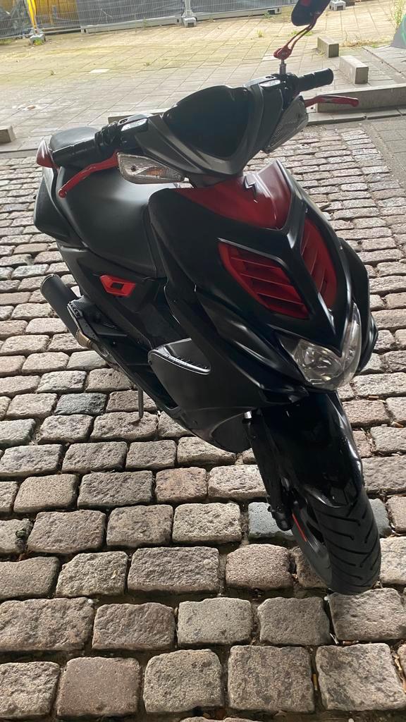 Yamaha aerox 4 takt, Fietsen en Brommers, Scooters | Yamaha, Zo goed als nieuw, Aerox, Benzine, Ophalen