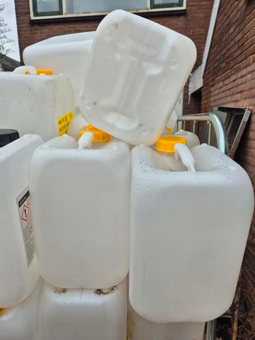 Jerrycans 10 liter en 25 liter, vanaf €1,-, Tuin en Terras, Regentonnen, Gebruikt, Kunststof, Minder dan 75 liter, Ophalen