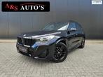 BMW X1 SDrive20i M Sport Panoramadak 360camera Hud Acc Sfeer, 156 pk, Leder en Stof, Zwart, 3 cilinders